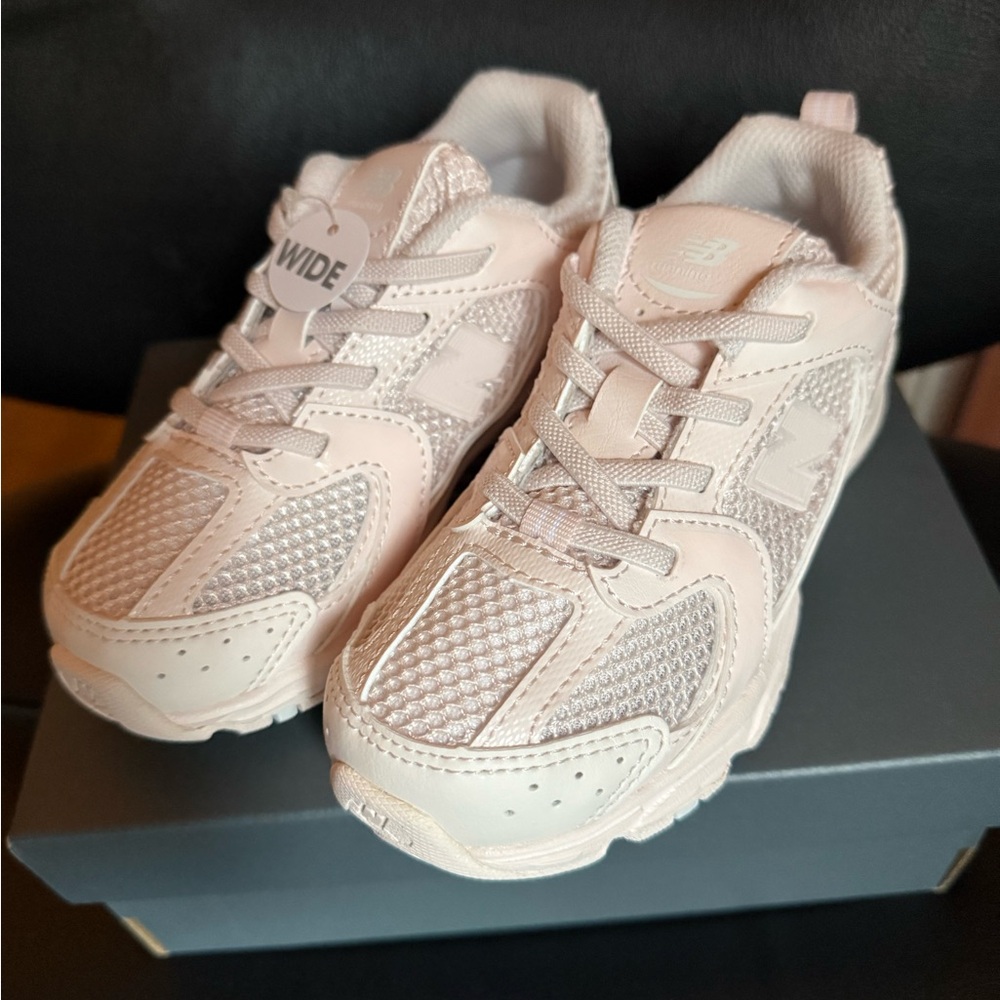 New In Box, Kids new balance shoes, 10 Wide, Light Pink Sneakers. 530 Bungee
